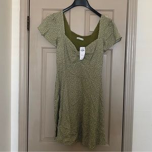 Abercrombie olive green white pattern flutter sleeve dress ST (small tall)